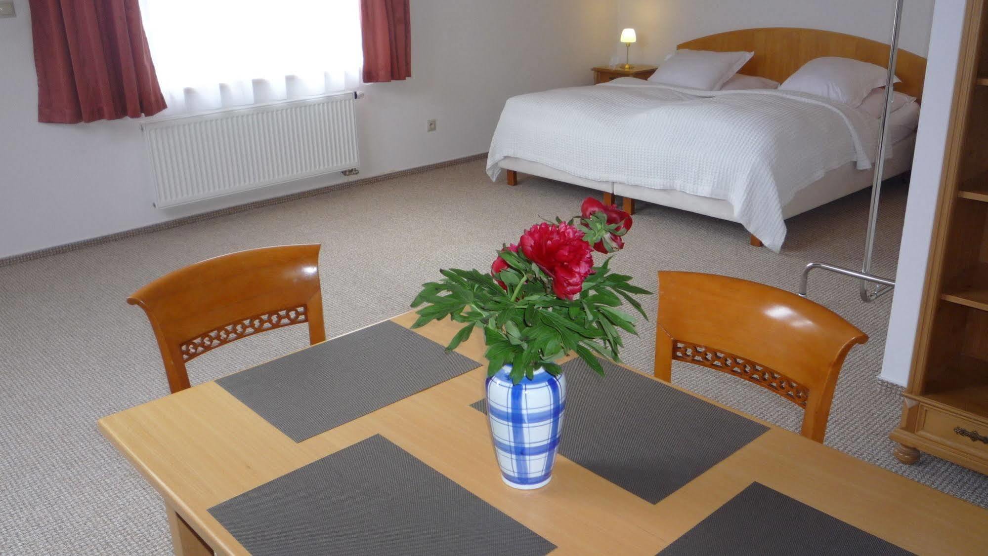Apartmany Graf Chýně Extérieur photo