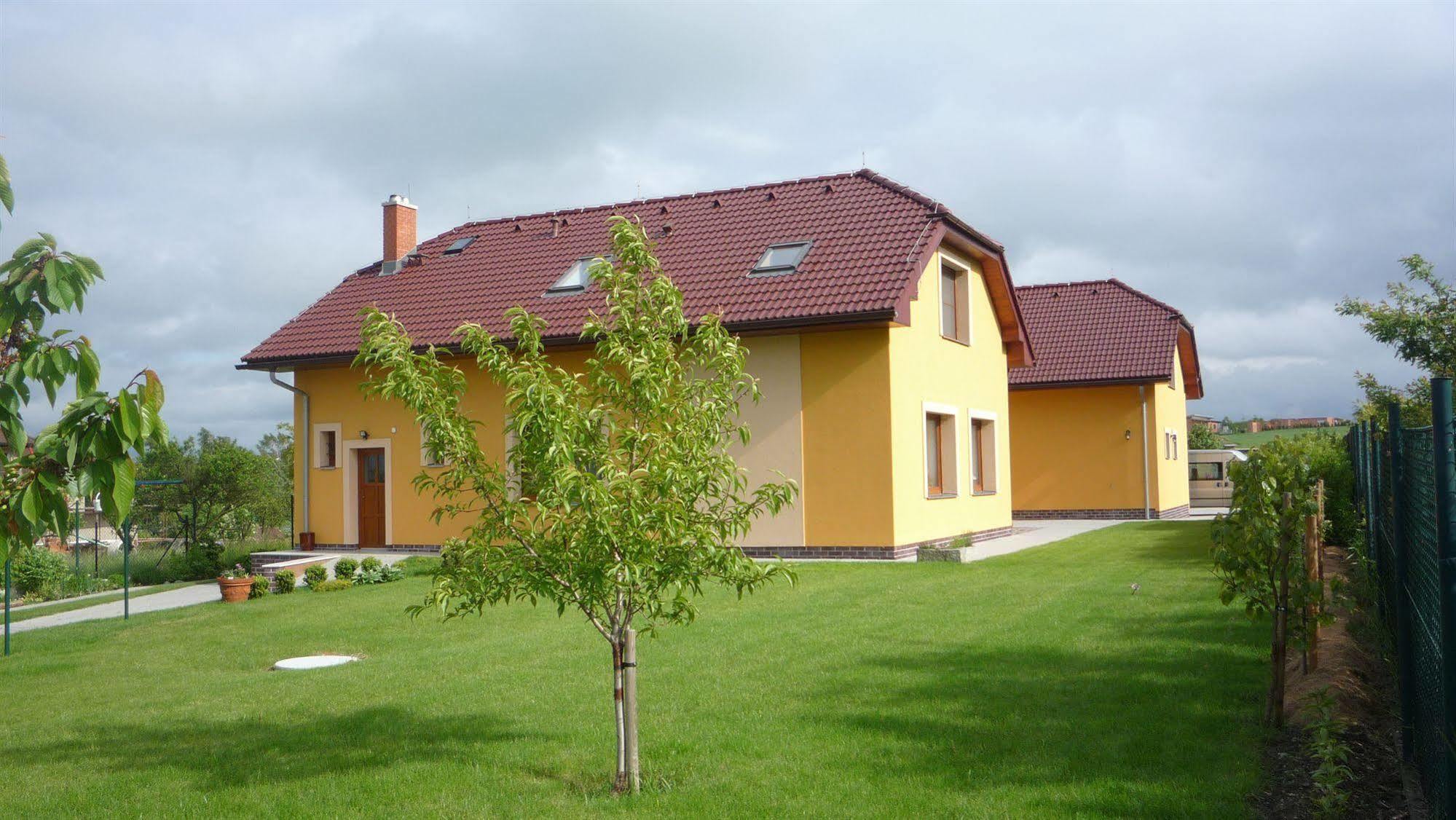 Apartmany Graf Chýně Extérieur photo